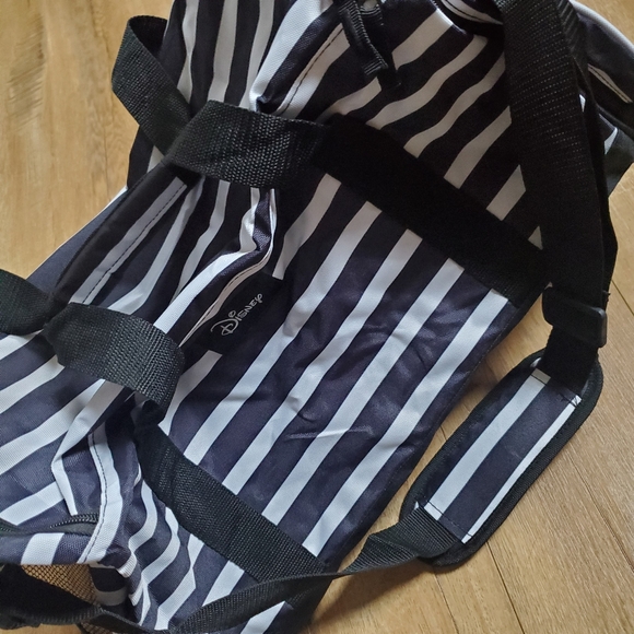 Disney Duffel Bag Gym Sports Workout Travel Minnie Mouse NWT Bioworld 19x11x10" - Picture 6 of 8